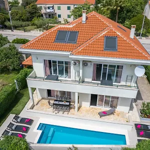 Apartament Barbara-kastela With Heated Pool, Kaštela